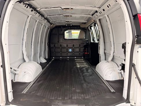 Used 2021 Chevrolet Express 2500 w/ Driver Convenience Package image 9