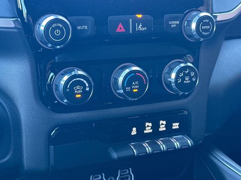 New 2026 RAM 1500 Express AWD/4WD image 18