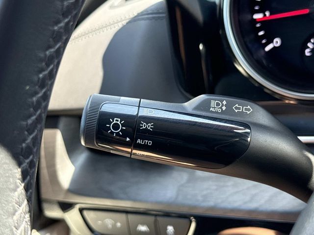Used 2024 Kia Carnival EX FWD image 24
