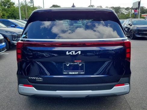 New 2026 Kia Carnival FWD image 5