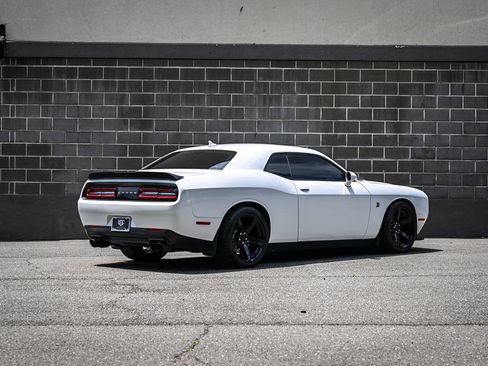 Used 2016 Dodge Challenger R/T Scat Pack RWD image 3
