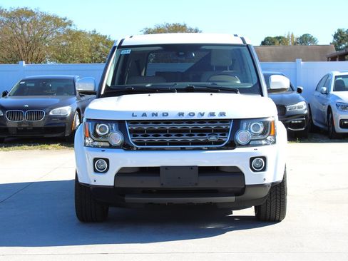 Used 2016 Land Rover LR4 HSE image 2