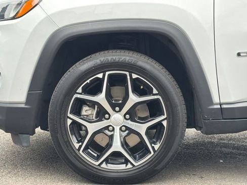 Used 2024 Jeep Compass Limited image 10