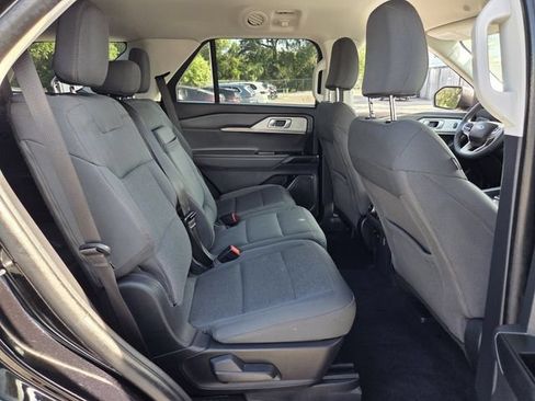 Used 2025 Ford Explorer Active RWD image 11