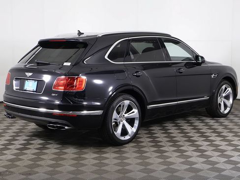 Used 2020 Bentley Bentayga Plug-In Hybrid AWD/4WD image 16