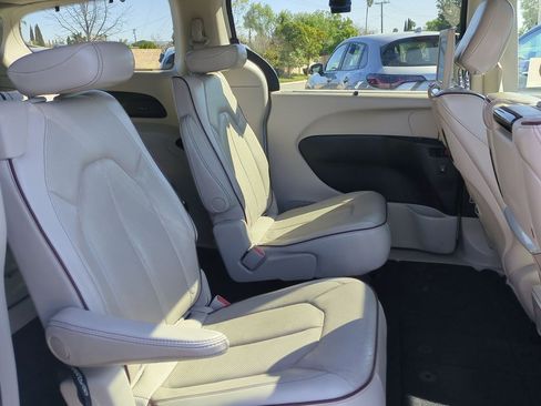 Used 2020 Chrysler Pacifica Limited w/ Tire & Wheel Group image 26