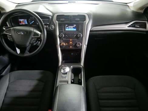 Used 2018 Ford Fusion SE FWD image 10
