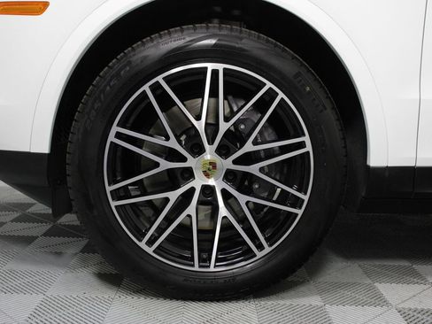 Certified 2024 Porsche Cayenne AWD/4WD image 30