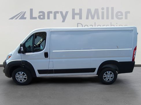 New 2025 RAM ProMaster 2500 w/ Quick Order Package 22G SLT image 2