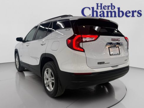 Used 2022 GMC Terrain SLE w/ Driver Convenience Package image 3