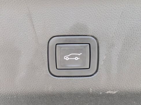 Used 2024 Chevrolet Suburban LT RWD image 15