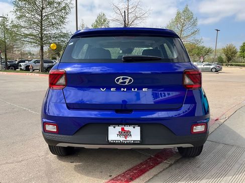 Used 2025 Hyundai Venue SEL image 7
