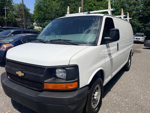 Used 2017 Chevrolet Express 2500 RWD image 5
