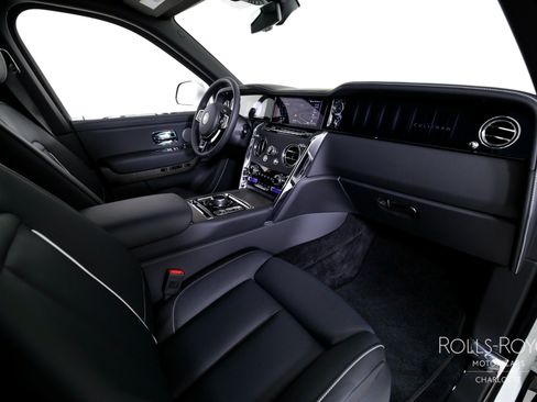 Certified 2025 Rolls-Royce Cullinan AWD/4WD image 34