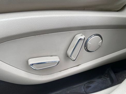 Used 2017 Lincoln MKC Select image 11