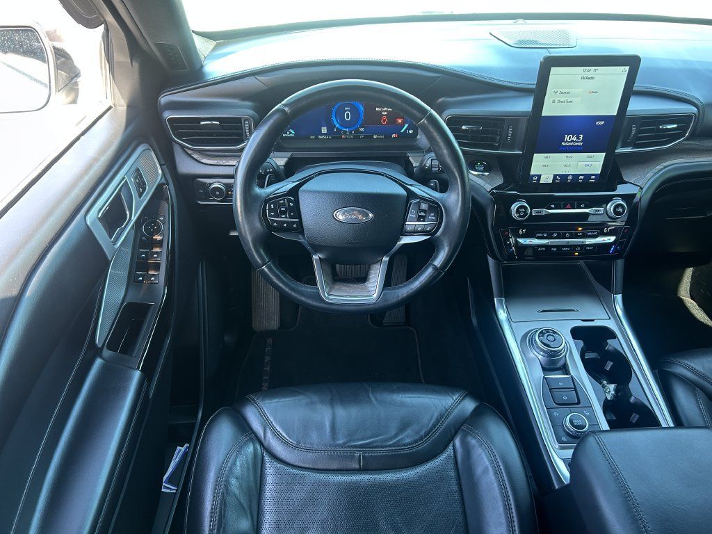 Used 2021 Ford Explorer Platinum w/ Equipment Group 601A AWD/4WD image 29