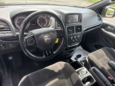 Used 2018 Dodge Grand Caravan SE FWD image 13