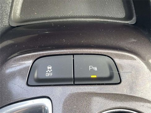 Used 2021 Chevrolet Malibu LT image 19