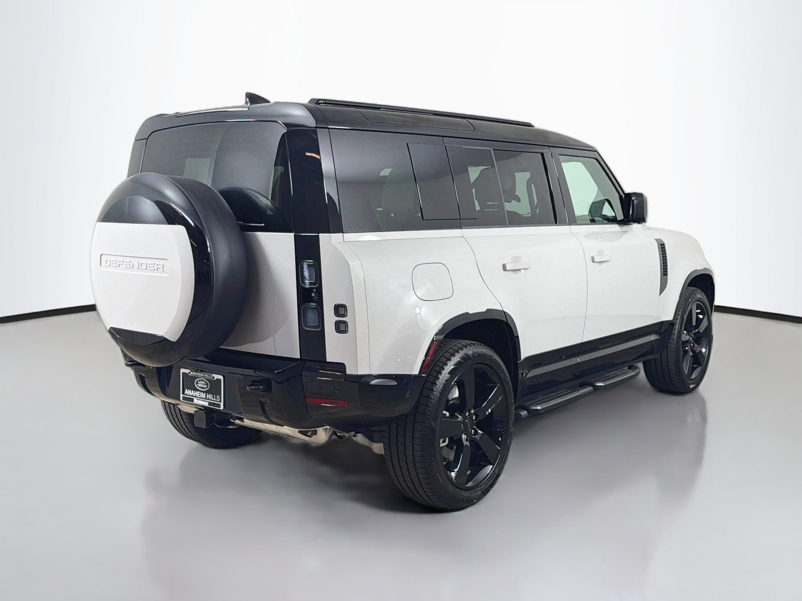 Used 2026 Land Rover Defender 110 X-Dynamic SE AWD/4WD image 5
