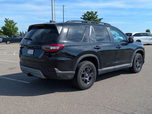 Used 2025 Honda Pilot TrailSport image 4
