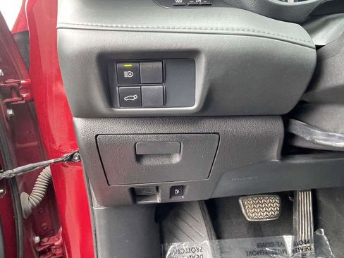 Used 2021 Toyota Highlander XLE AWD/4WD image 27
