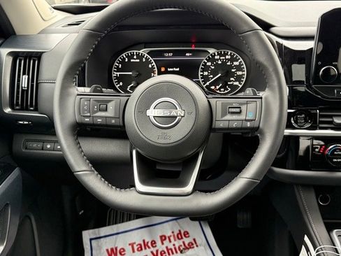 New 2025 Nissan Pathfinder SL w/ SL Premium Package image 23