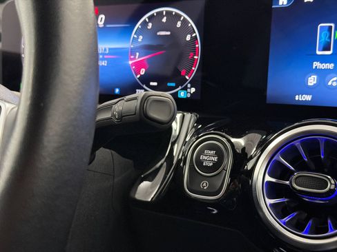 Used 2025 Mercedes-Benz GLA 250 4MATIC image 29