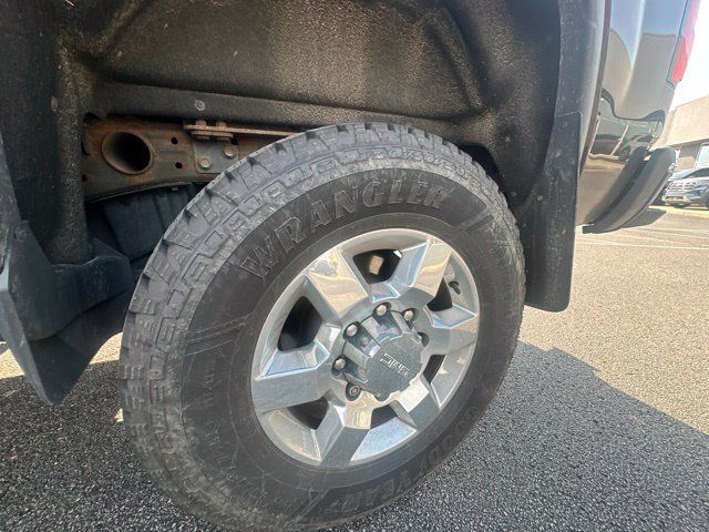 Used 2019 GMC Sierra 2500 SLT w/ Duramax Plus Package AWD/4WD image 9