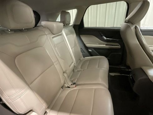 Used 2021 Lincoln Corsair Standard w/ Premium Package image 12