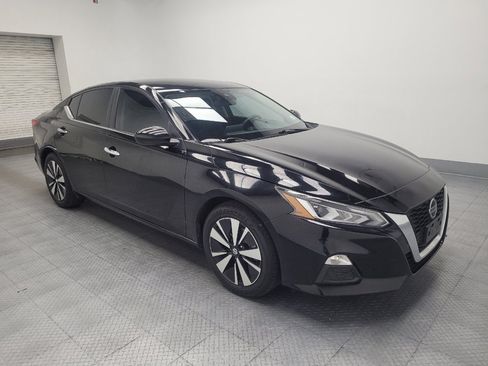 Used 2022 Nissan Altima 2.5 SV FWD image 11