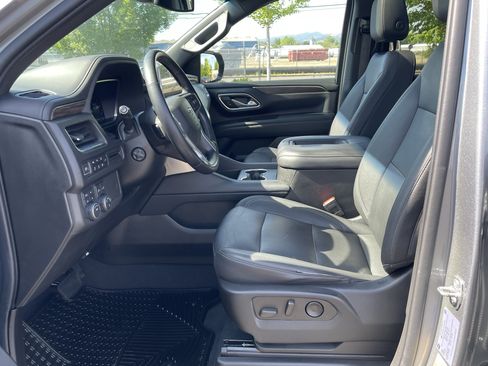 Used 2022 Chevrolet Tahoe Z71 w/ Luxury Package AWD/4WD image 11
