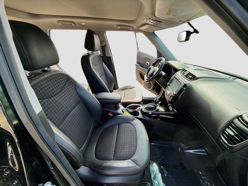 Used 2018 Kia Soul ! w/ Tech Package FWD image 32