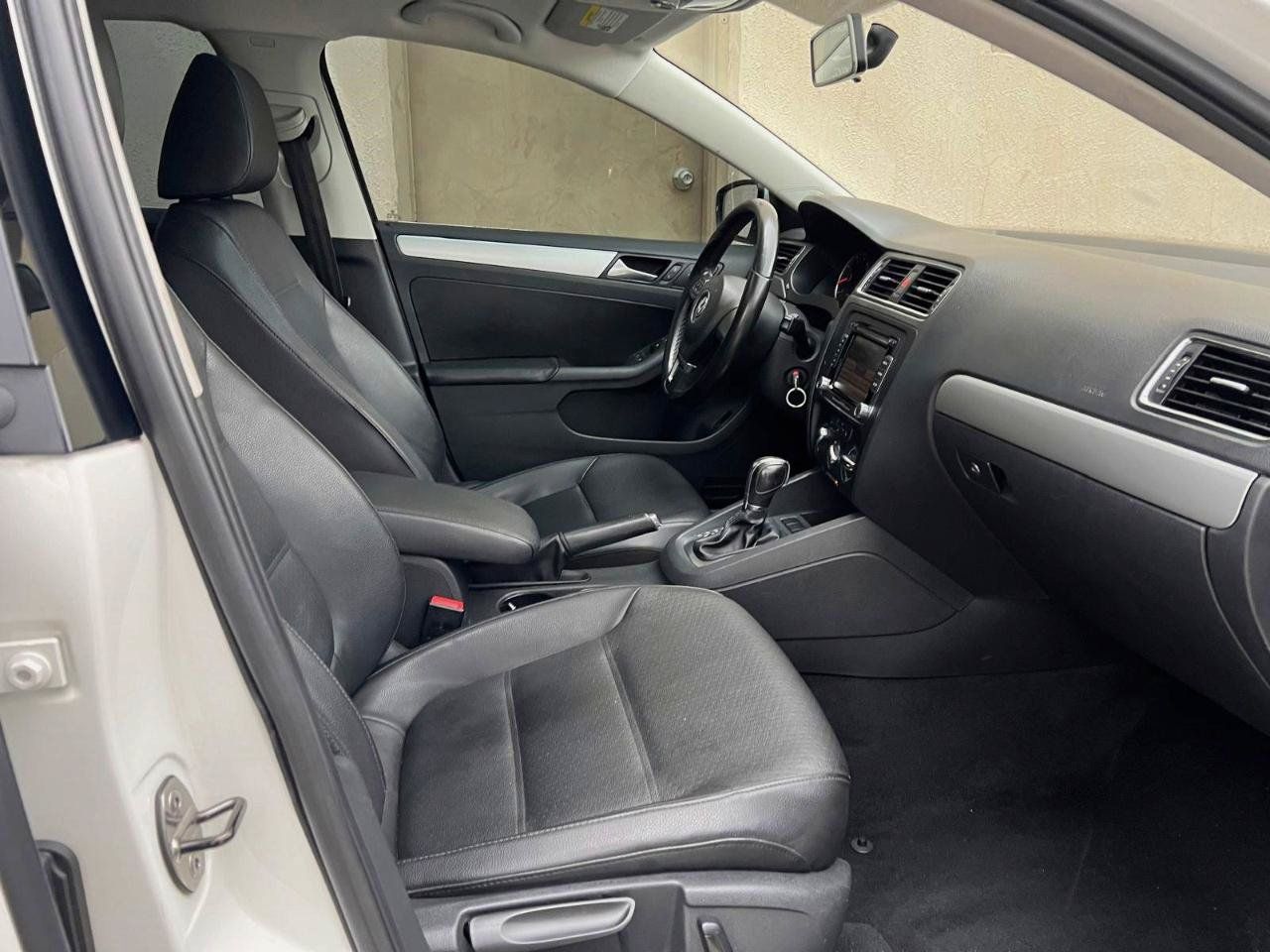 Used 2013 Volkswagen Jetta SE FWD image 11