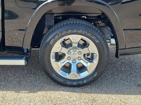 New 2026 RAM 1500 4x4 Crew Cab image 18