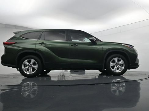 Used 2023 Toyota Highlander LE FWD image 41