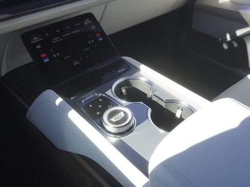 Used 2026 Cadillac Vistiq Luxury image 14