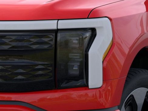 New 2023 Ford F150 Lightning Platinum image 18