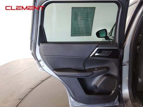 Used 2022 Mitsubishi Outlander SE image 32