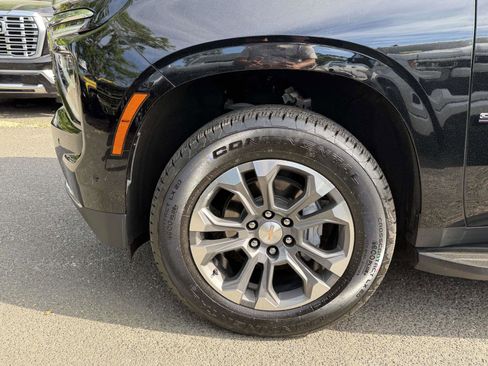 Certified 2025 Chevrolet Suburban LS AWD/4WD image 7