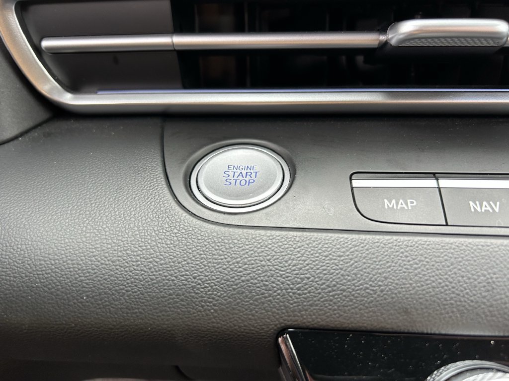 Certified 2024 Hyundai Elantra Limited FWD image 33