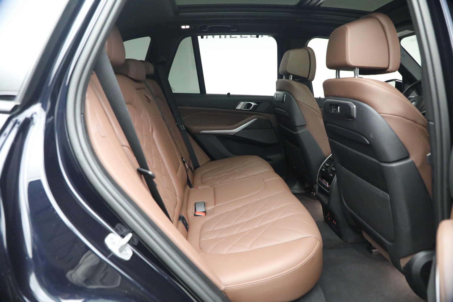 Used 2024 BMW X5 xDrive50e w/ Executive Package AWD/4WD image 21