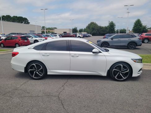 Used 2020 Honda Accord Sport image 2