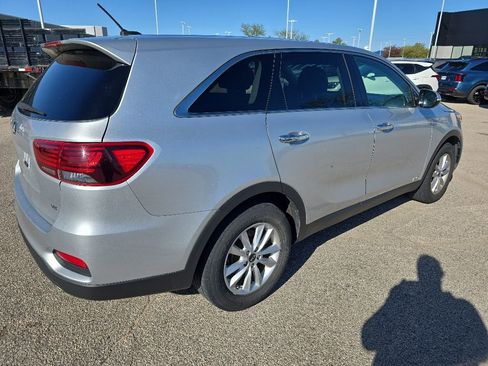 Used 2019 Kia Sorento AWD V6 image 6