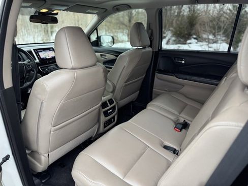 Used 2017 Honda Pilot Touring image 12
