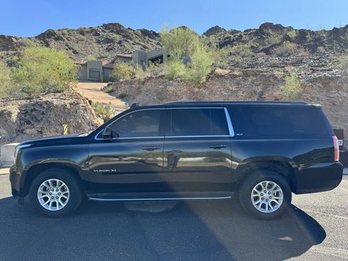 Used 2017 GMC Yukon XL SLT image 8