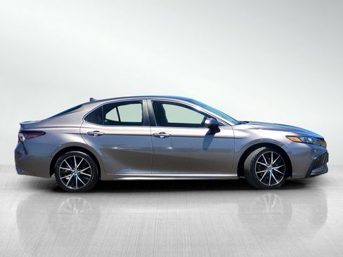 Used 2021 Toyota Camry SE FWD image 3