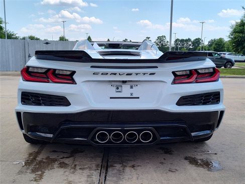 Used 2024 Chevrolet Corvette Z06 RWD image 6