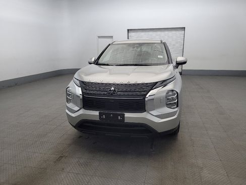 Used 2024 Mitsubishi Outlander ES image 15