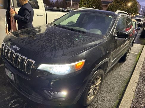 Used 2019 Jeep Cherokee Latitude Plus image 2