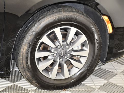 Used 2024 Chrysler Pacifica Limited FWD image 52